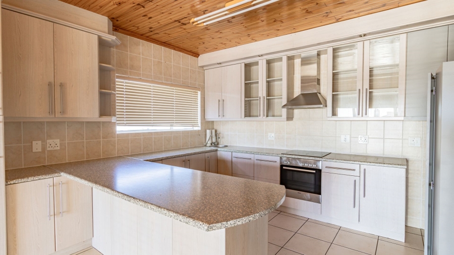 To Let 5 Bedroom Property for Rent in Myburgh Park Western Cape